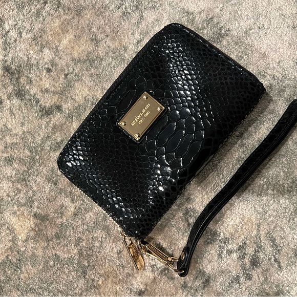 Michael Kors - Black Sequin Wallet Wristlet - Picture 2 of 10